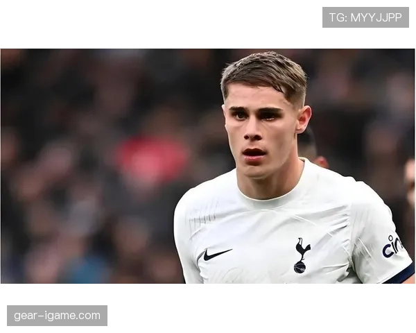 霍伊别尔表现稳健,扛起热刺中场大旗,为球队未来注入强心剂 霍伊别尔表现稳健,扛起热刺中场大旗,为球队未来注入强心剂