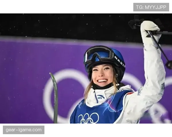 谷爱凌又拎着那个我一辈子付不起的包，滑雪场都像T台了
